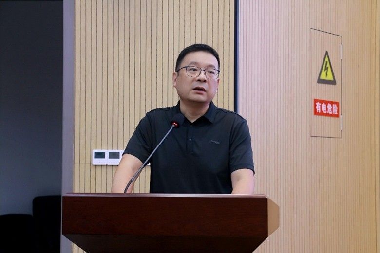 何华.jpg